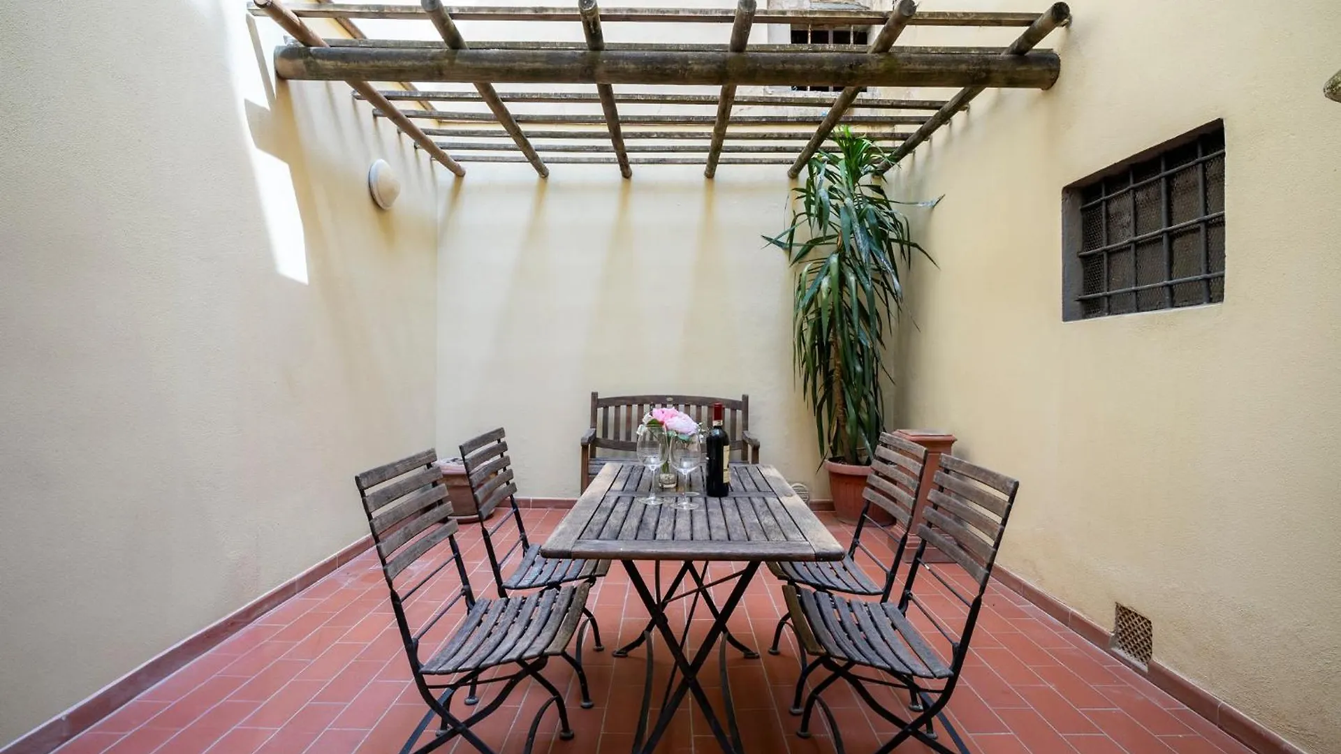 Central Station Apartment With Garden Флоренция