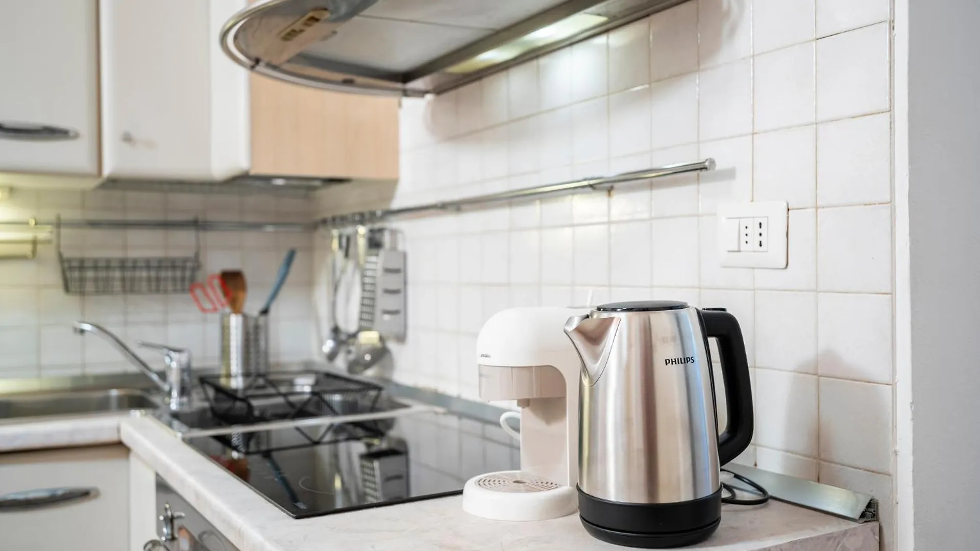 Central Station Apartment With Garden Флоренция Италия